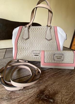 Сумка в стиле guess