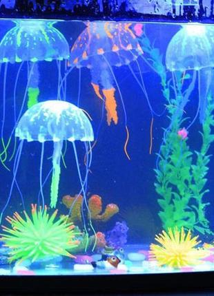 Медуза в аквариум голубая - диаметр шапки около 9,5см, длина около 18см, силикон, (в темноте не светится)3 фото
