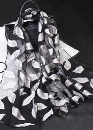 Женский шарф черный с серыми листьями - размер 180*68см, полиэстер
