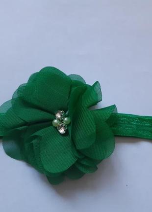 Детская повязка с цветком зеленая - размер цветка 6,5см, размер универсальный (на резинке)
