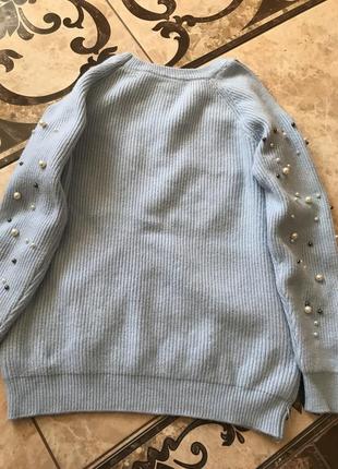 Красивий голубенький светр з розрізами на руках зверху.4 фото