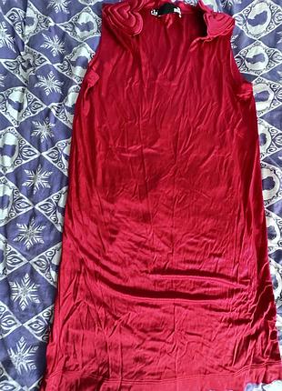 Красное платье love moschino