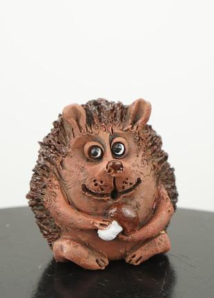 Фигурка в виде ежика hedgehog figurine ёжик с грибом1 фото