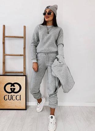 Сірий теплий жіночий спортивний костюм-трійка з жилетом на синтепоні, осінь/зима