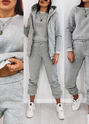 Сірий теплий жіночий спортивний костюм-трійка з жилетом на синтепоні, осінь/зима