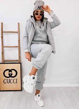 Сірий теплий жіночий спортивний костюм-трійка з жилетом на синтепоні, осінь/зима