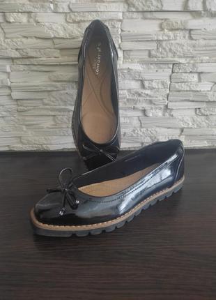 Стильные лакированные лоферы с квадратным носиком