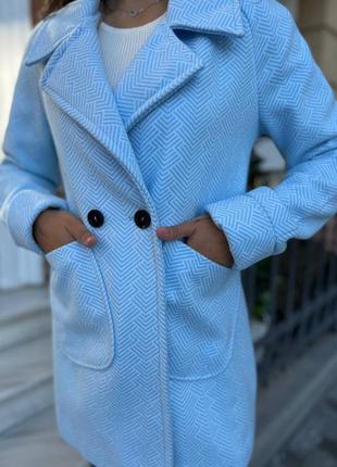 Двубортное полупальто пальто с принтом ёлочка гусиная лапка однотонное кашемировое с подкладкой молочное бежевое серое голубое чёрное бордовое3 фото