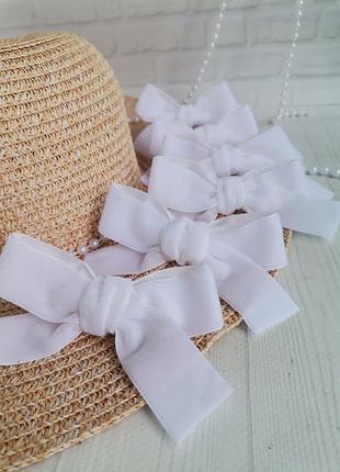 Бархатные белые бантики
