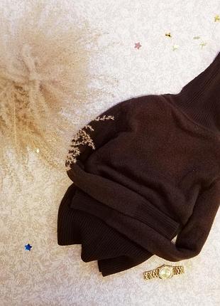 Шоколадный свитер с горловиной