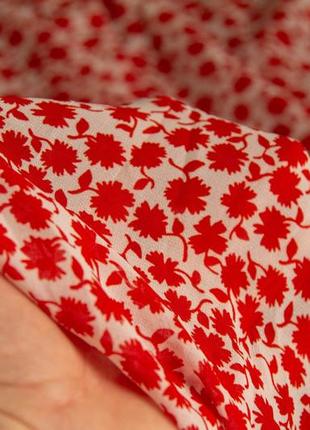Легкая блуза безрукавка в красный цветочек.5 фото