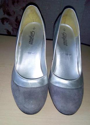 Замшевые  серебристые туфли с тупым круглым носиком1 фото