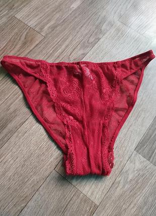 Соблазнительные кружевные трусики calvin klein