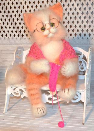 Игрушка киса рукодельница