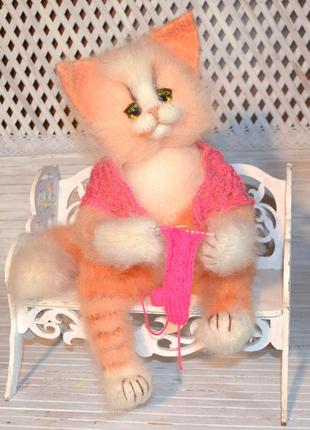 Игрушка киса рукодельница