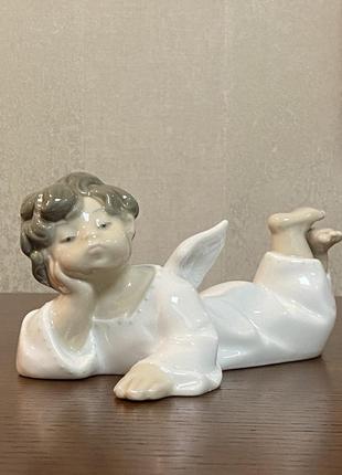 Фарфоровая статуэтка lladro «ангел».