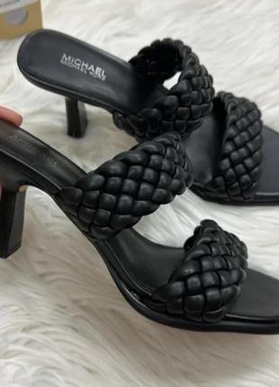 Michael kors босоніжки-мюлі з плетінням
