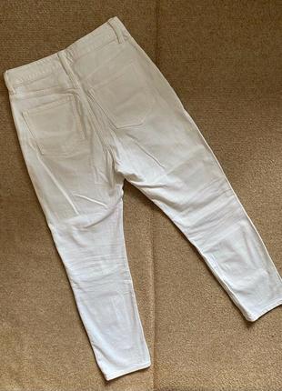 Белые укороченые джинсы модель slim high ankle jeans h&m8 фото