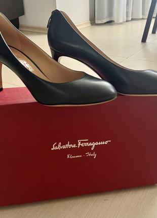 Туфли salvatore ferragamo 41 размера