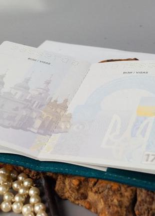 Обложка для паспорта женская кожаная бирюзовая с тиснением калина5 фото