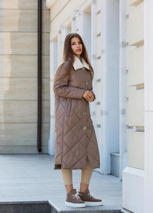 Стильне зимове жіноче пальто з плащової тканини з коміром з еко-хутра4 фото