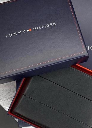 Мужской кожаный кошелек черный tommy hilfiger портмоне из натуральной кожи в подарочной упаковке2 фото