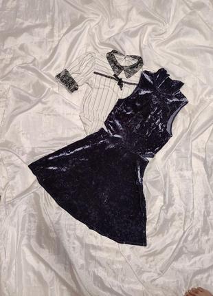 Велюровое платье с вырезами на талии
