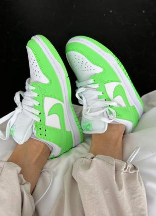 Женские кроссовки салатовые с белым nike sb dunk low «&nbsp;acid green&nbsp;»3 фото