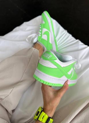 Женские кроссовки салатовые с белым nike sb dunk low «&nbsp;acid green&nbsp;»5 фото