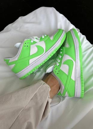 Женские кроссовки салатовые с белым nike sb dunk low «&nbsp;acid green&nbsp;»8 фото