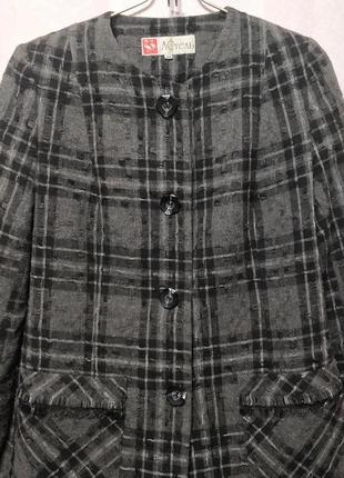 Тонке вовняне пальто на підкладці (пог-48 см)4 фото