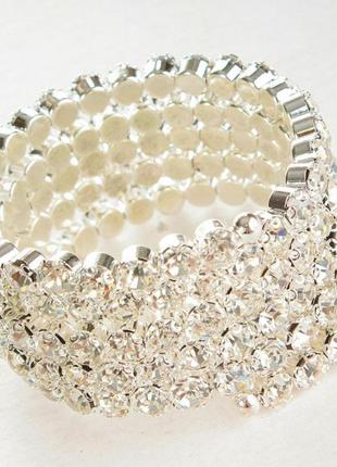 Браслет спиральный на пять витков стразы белые обхваты 18-22 см