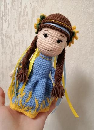 Сувенірна лялька україна, в'язана патріотична лялька україночка, жовто-блакитна лялька, подарунок handmade6 фото
