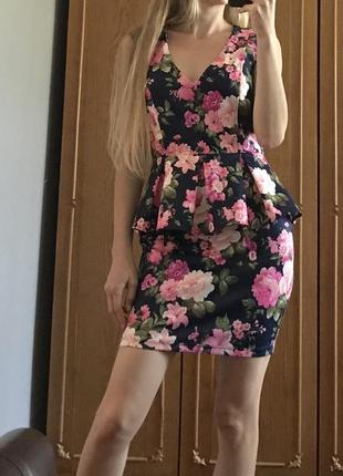 Шикарное платье в цветочек new look размер s