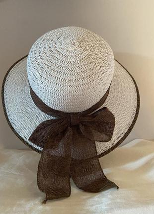 Летняя женская белая с коричневой  лентой шляпка