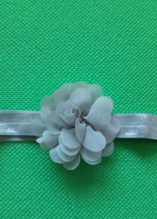 Повязка для девочки серая - размер цветка 5,5см, размер универсальный (на резинке)