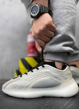 Кросівки boost 700 white k6 9-0 +