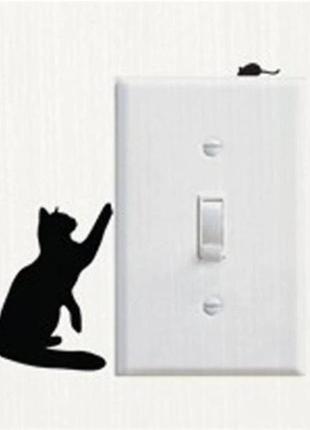 Интерьерная виниловая наклейка "кот с мышей" - 10*7см.1 фото