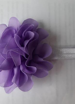 Повязка для девочек на голову сиреневая - размер универсальный (на резинке), цветок 10,5см