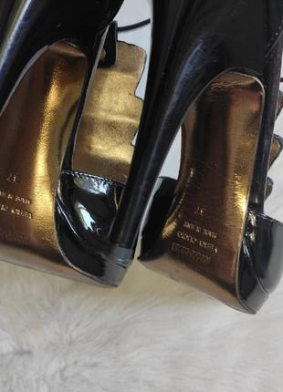 Черные лаковые кожаные натуральные туфли с открытым носком босоножки на каблуке roberto cavalli9 фото