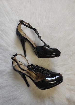 Черные лаковые кожаные натуральные туфли с открытым носком босоножки на каблуке roberto cavalli1 фото
