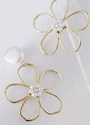 Трендові квіткові сережки з перлинами2 фото