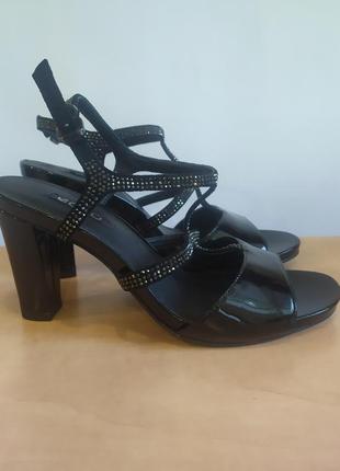 Босоніжки шкіряні фірми ecco 35р.