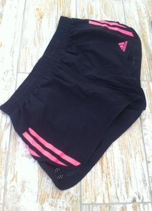 Стильные короткие женские спортивные шорты с лампасами adidas adizero xs