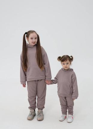 Спортивный теплый костюм