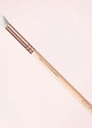 Кисточка для теней zoeva 225 luxe eye blender