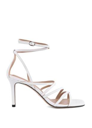 Босоніжки miraton білі на шпільці