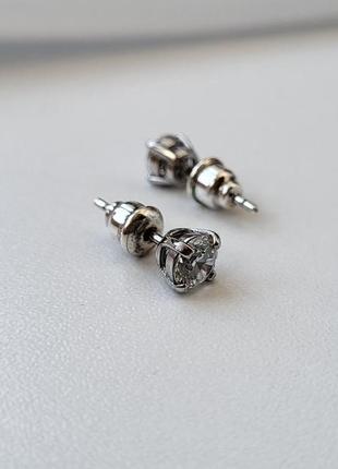 Серебряные сережки гвоздики с белым камнем 6 мм серебро 925 пробы родированное арт 070/6 1.80г4 фото