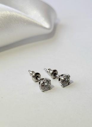 Серебряные сережки гвоздики с белым камнем 6 мм серебро 925 пробы родированное арт 070/6 1.80г2 фото