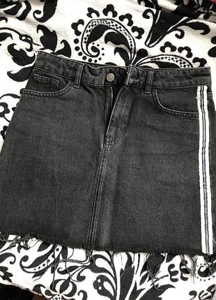 Джинсова юбка темний джинс з потертостями та рваностями